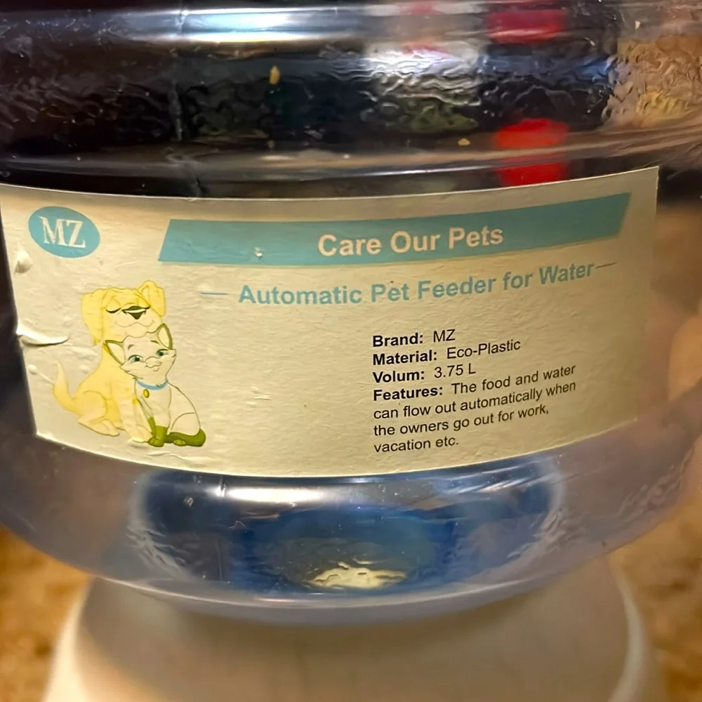 Automatic pet feeder for food or water